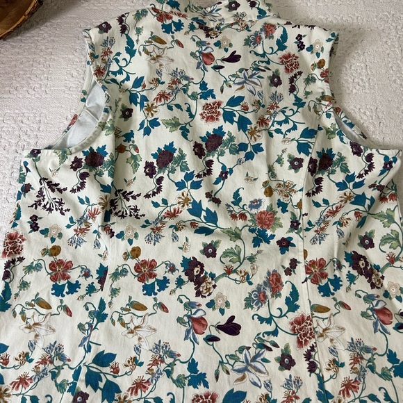 Drapers And Damons, Full Zip Vest, White Floral with Gold Zipper Size XL - Picture 5 of 10